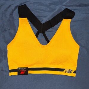New Balance Mustard and Black Sports Bra 🖤💛 | Size L
